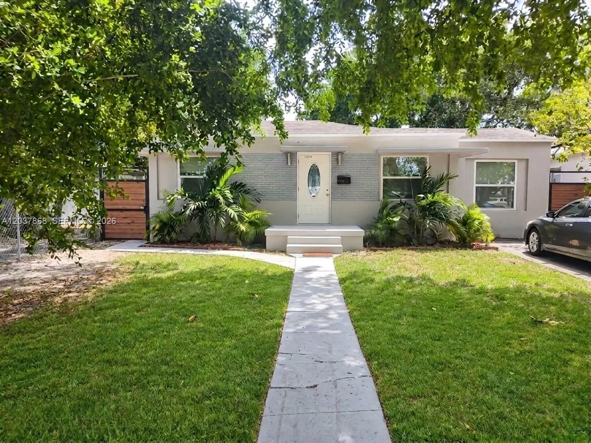 Foto de propiedad en 2434 Polk Street, Hollywood, FL 33020 Hollywood con MLS# 