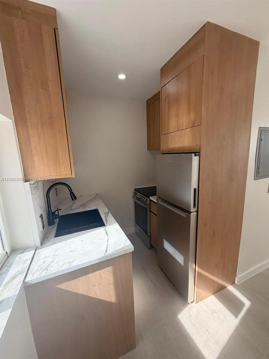 Foto de propiedad en 2436 SW 7th Street 10, Miami, FL 33135 Miami con MLS# 