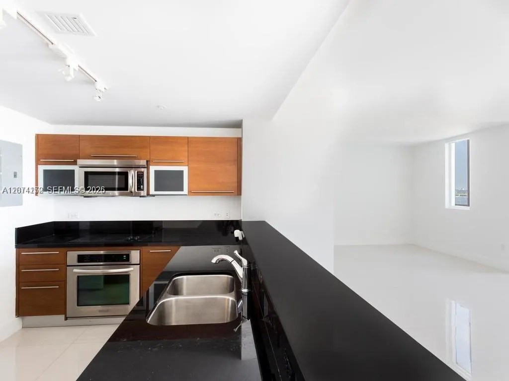 Foto de propiedad en 244 Biscayne Boulevard 1002, Miami, FL 33132 Miami con MLS# 