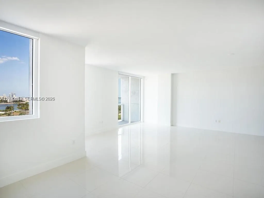 Foto de propiedad en 244 Biscayne Boulevard 1202, Miami, FL 33132 Miami con MLS# 