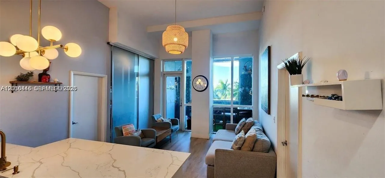 Foto de propiedad en 244 Biscayne Boulevard 301, Miami, FL 33132 Miami con MLS# 