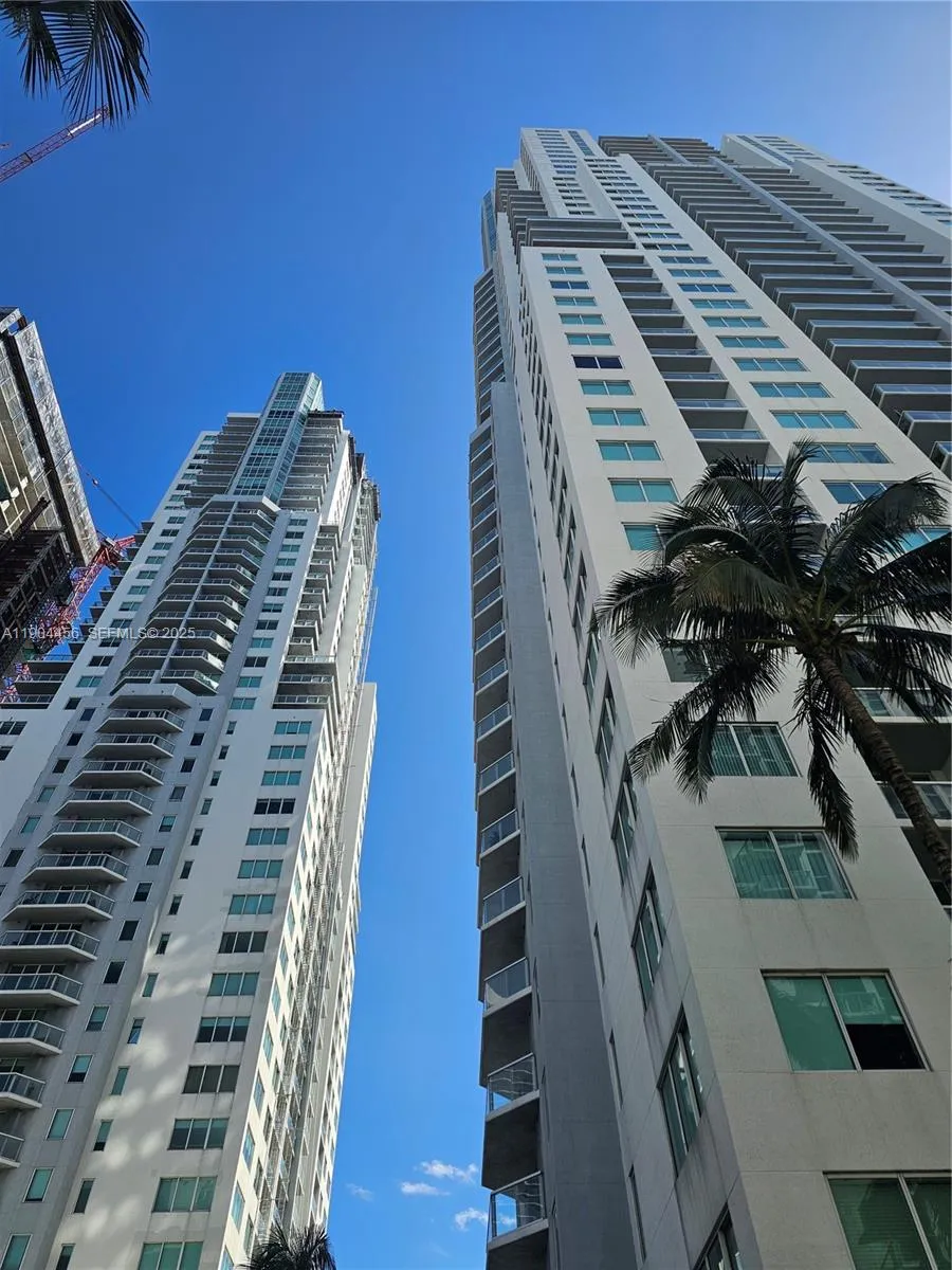 Foto de propiedad en 244 Biscayne Boulevard 308, Miami, FL 33132 Miami con MLS# 
