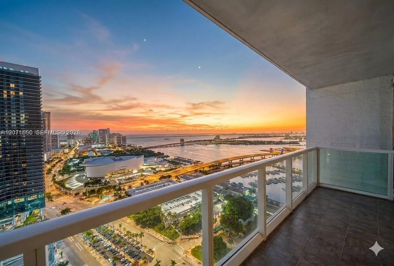 Foto de propiedad en 244 Biscayne Boulevard 3704, Miami, FL 33132 Miami con MLS# 