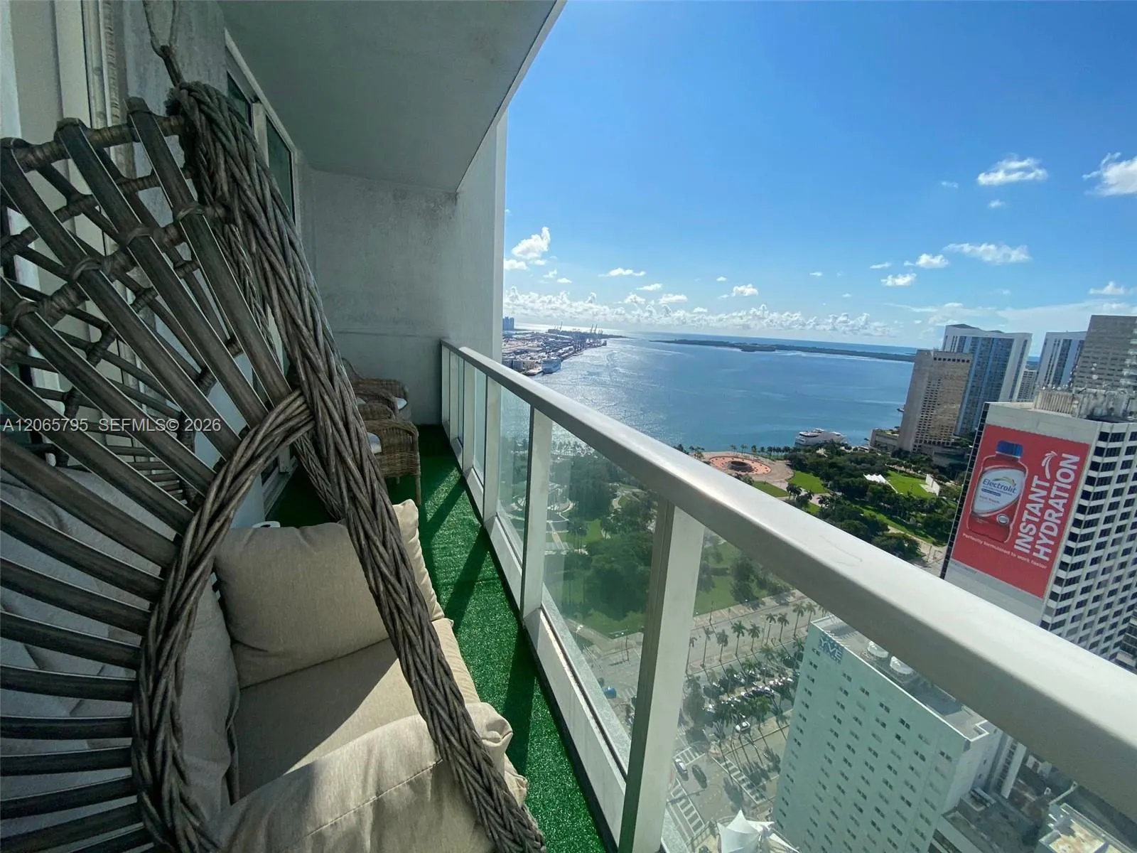 Foto de propiedad en 244 Biscayne Boulevard 3707, Miami, FL 33132 Miami con MLS# 