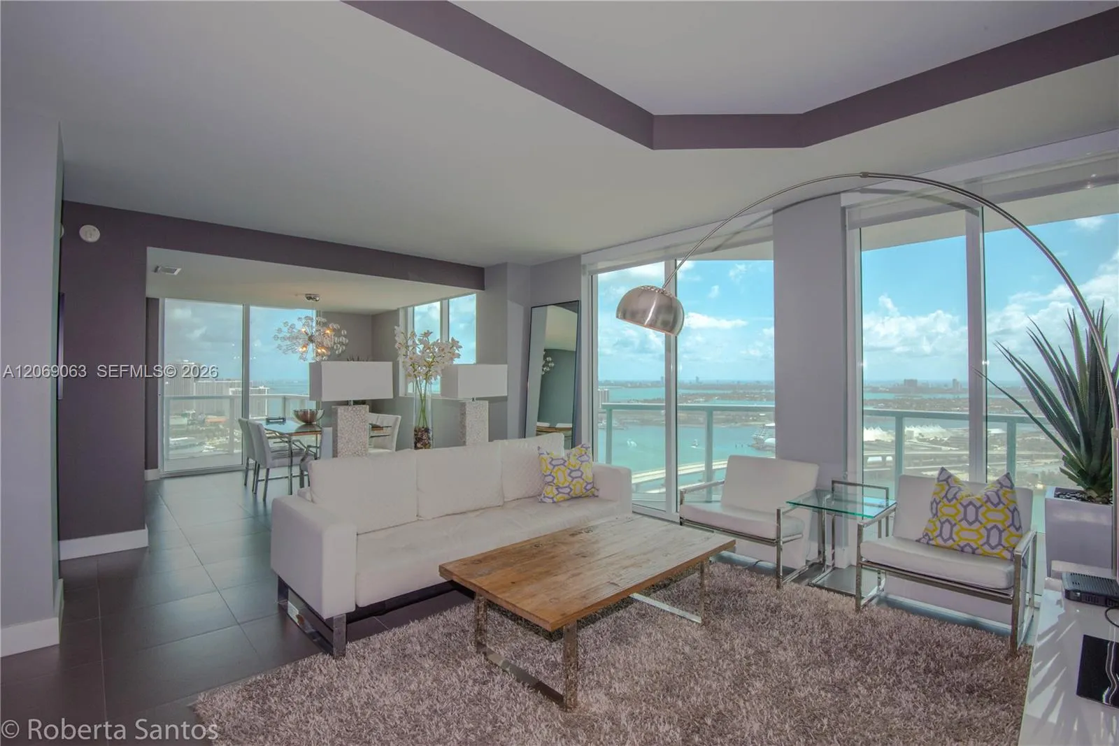 Foto de propiedad en 244 Biscayne Boulevard 3902, Miami, FL 33132 Miami con MLS# 