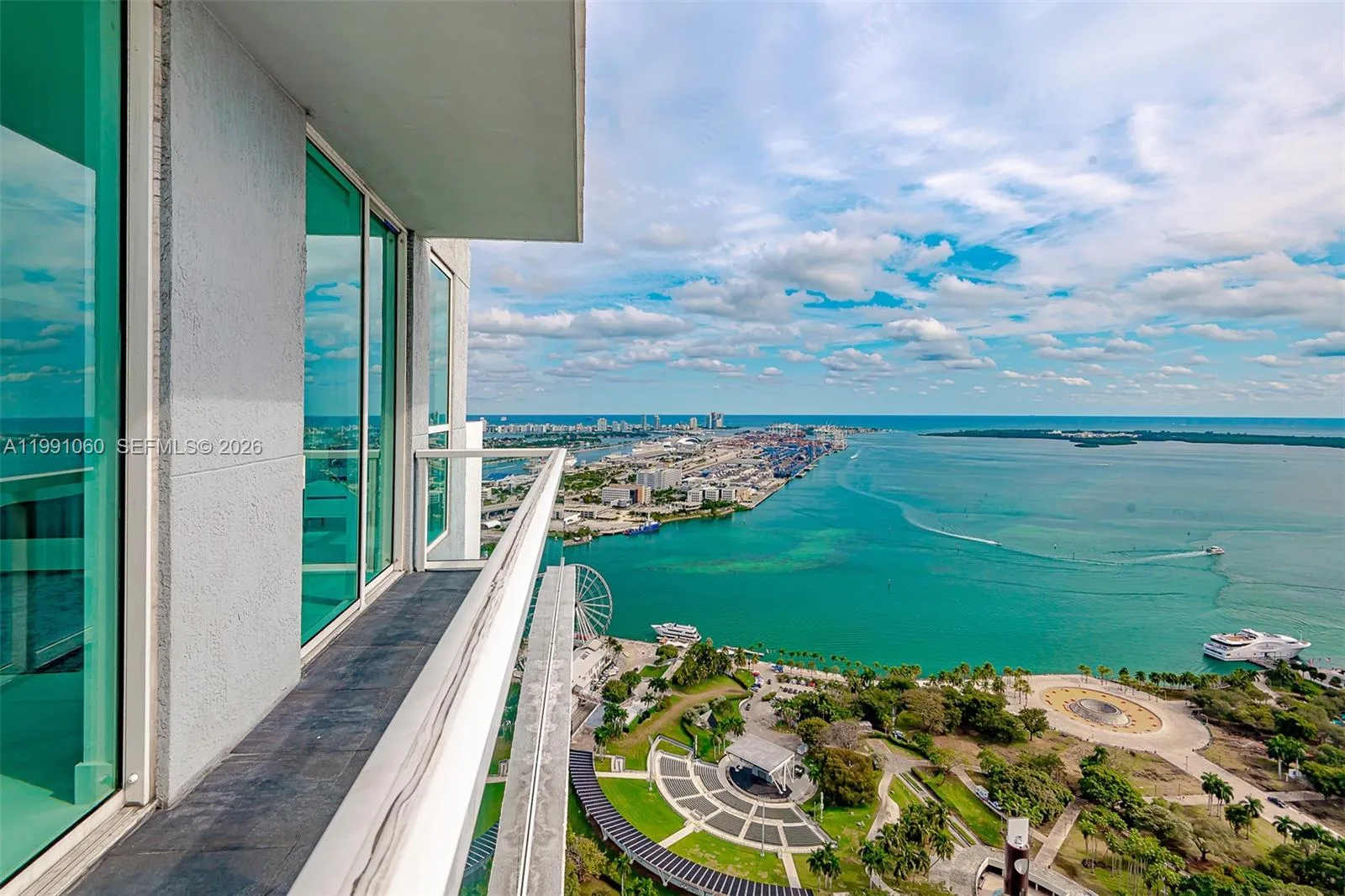 Foto de propiedad en 244 Biscayne Boulevard UPH-4907, Miami, FL 33132 Miami con MLS# 