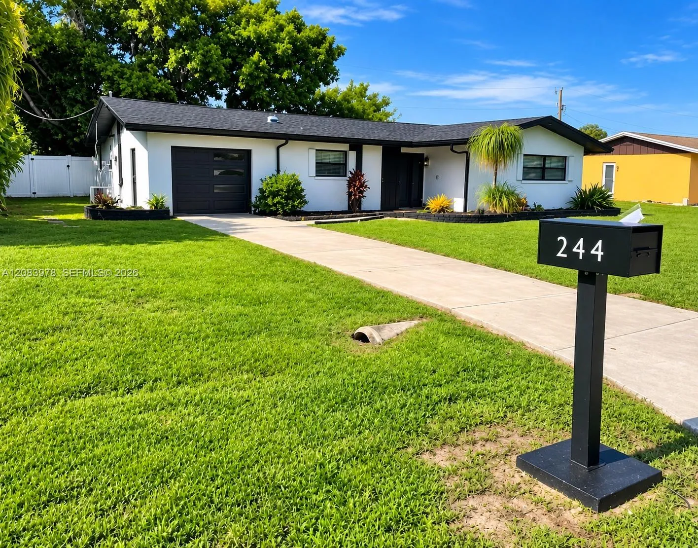 Foto de propiedad en 244 SE 45th, Cape Coral, FL 33904 Cape Coral con MLS# 