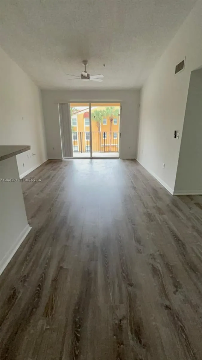 Foto de propiedad en 2440 E Preserve Way 303, Miramar, FL 33025 Miramar con MLS# 