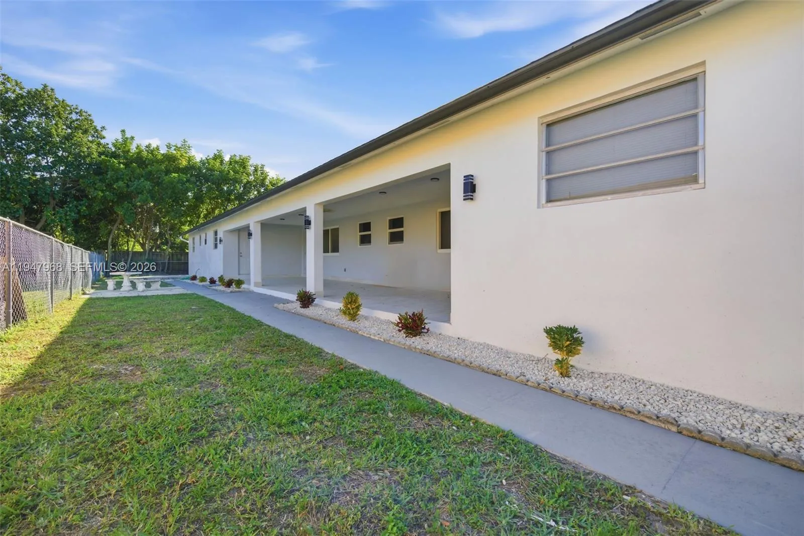 Vendido 2440 Hayes Street, Hollywood, FL 33020, Hollywood, FL 33020