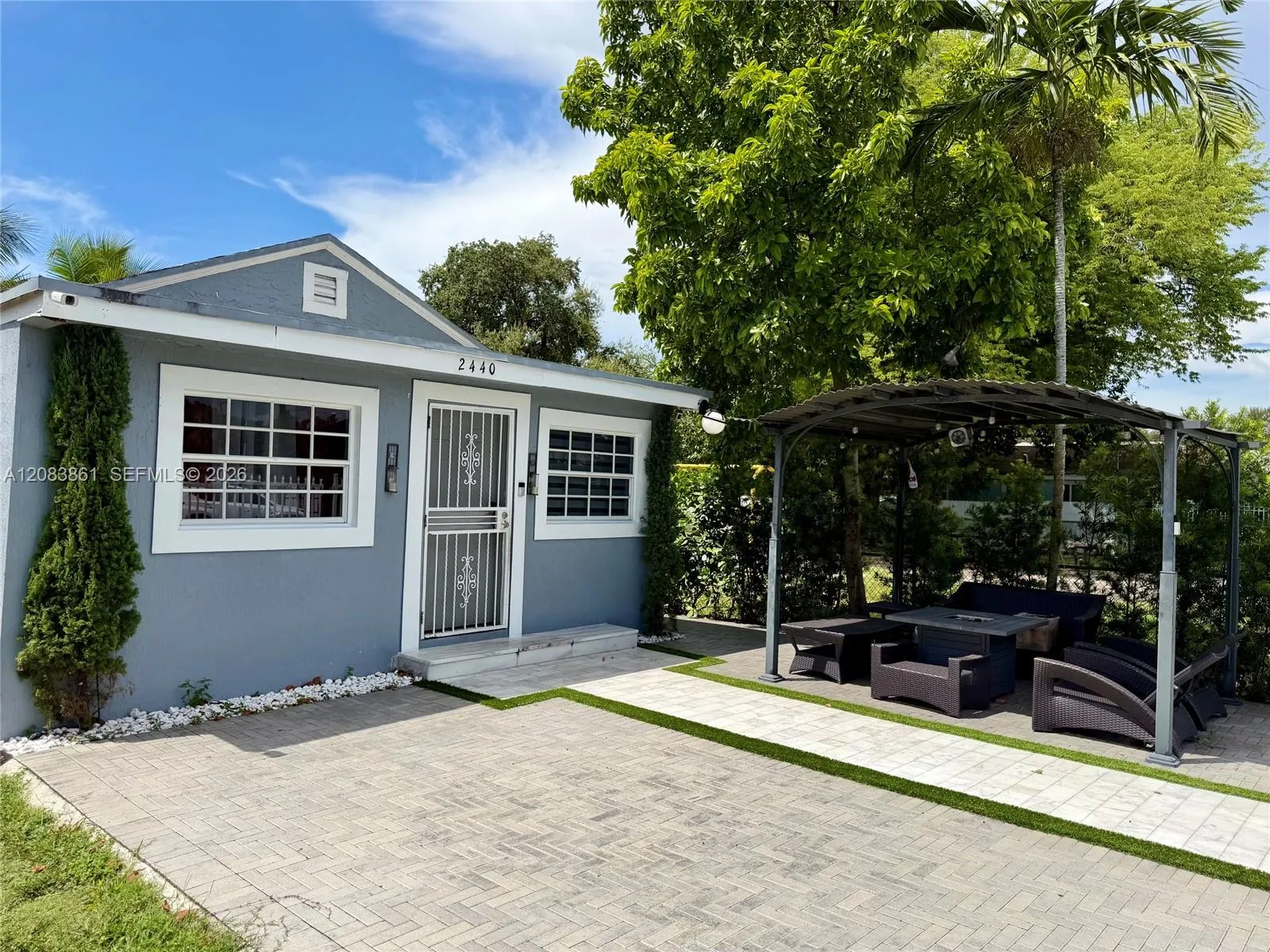 En Venta 2440 NW 57th Street, Miami, FL 33142, Miami, FL 33142