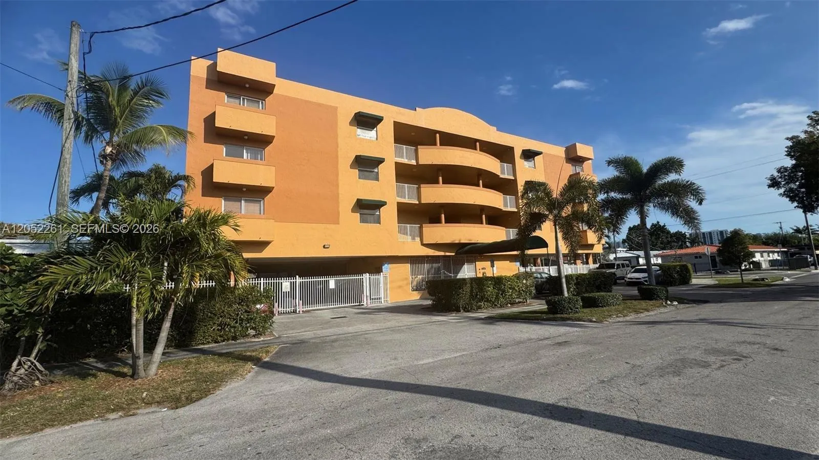 En Venta 2441 SW 31st Avenue 303, Miami, FL 33145, Miami, FL 33145