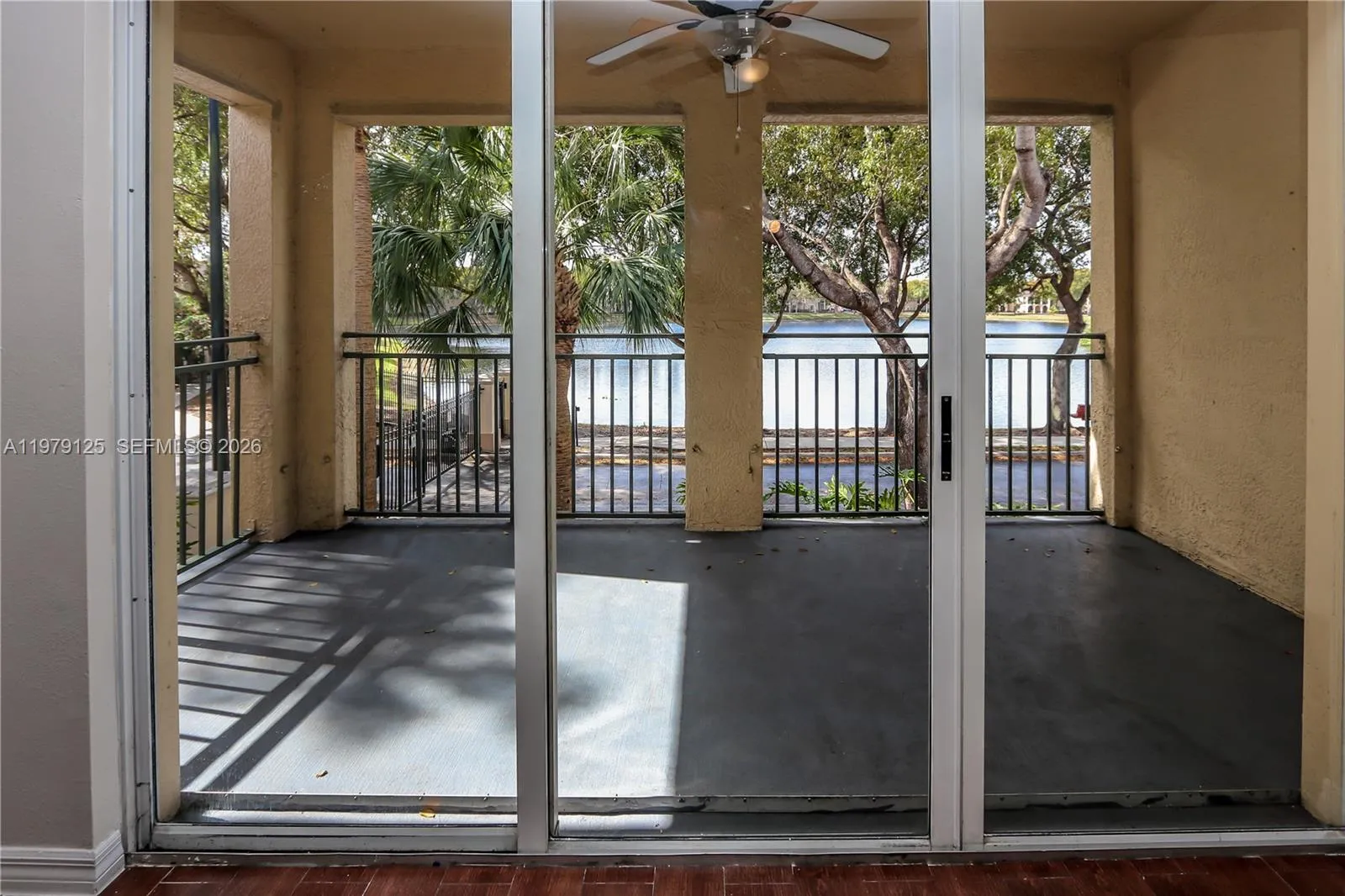Foto de propiedad en 2442 Centergate Drive 202, Miramar, FL 33025 Miramar con MLS# 