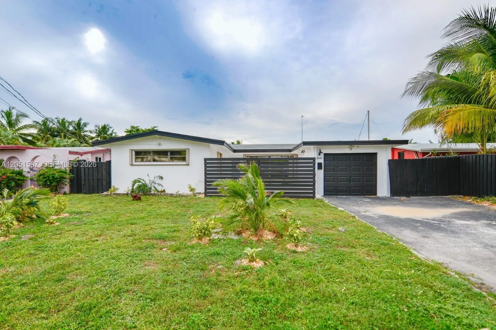 Foto de propiedad en 2443 Tortugas Lane, Fort Lauderdale, FL 33312 Fort Lauderdale con MLS# 