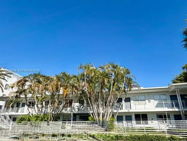 Foto de propiedad en 2445 Lake Pancoast Drive 7, Miami Beach, FL 33140 Miami Beach con MLS# 