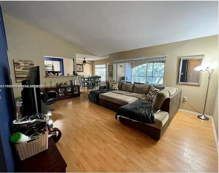 Foto de propiedad en 2445 NW 33rd Street 1413, Oakland Park, FL 33309 Oakland Park con MLS# 