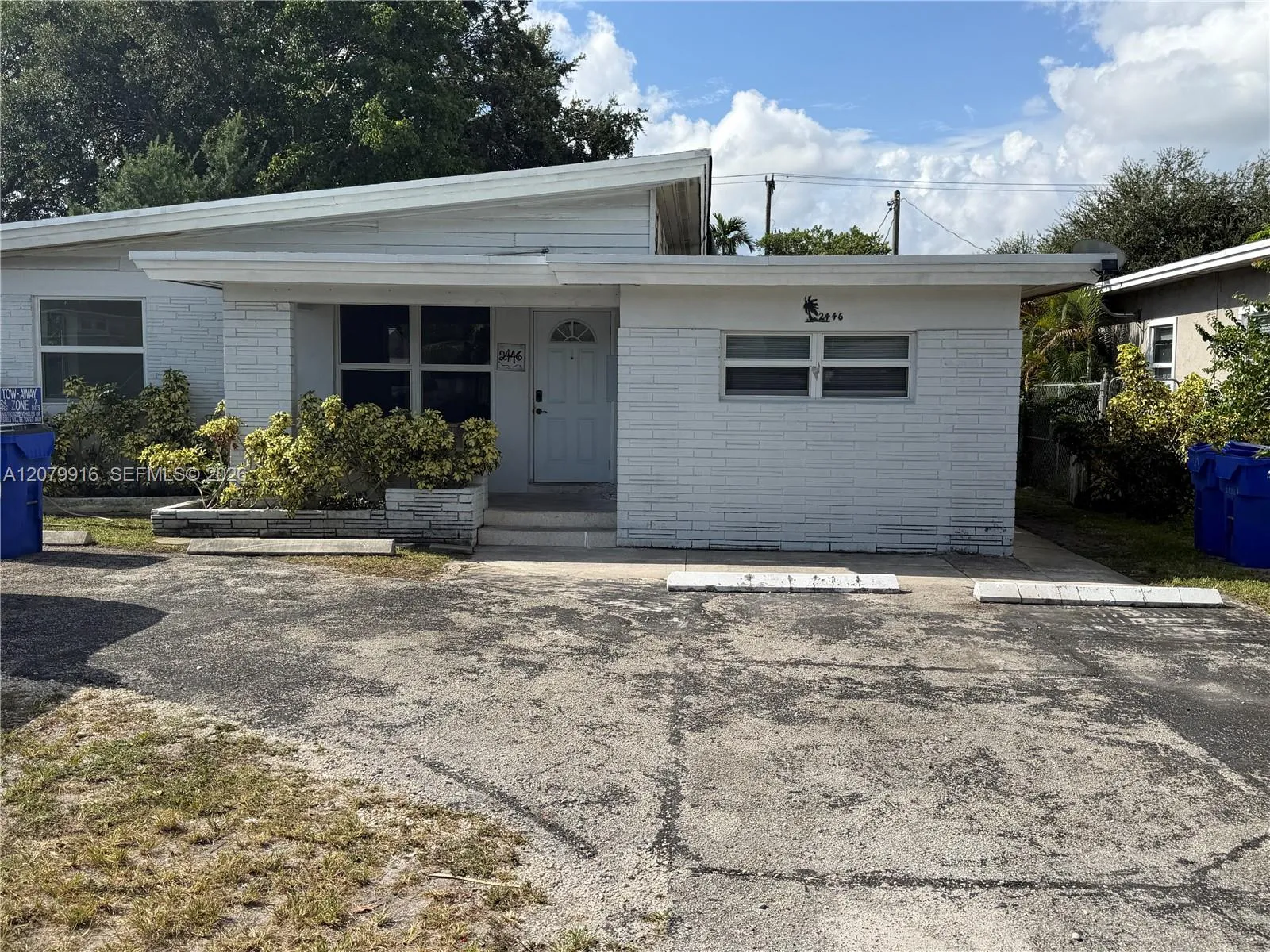 Foto de propiedad en 2446 Johnson Street, Hollywood, FL 33020 Hollywood con MLS# 