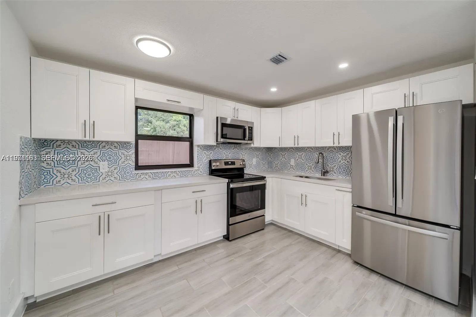 Foto de propiedad en 2447 Fletcher Street, Hollywood, FL 33020 Hollywood con MLS# 