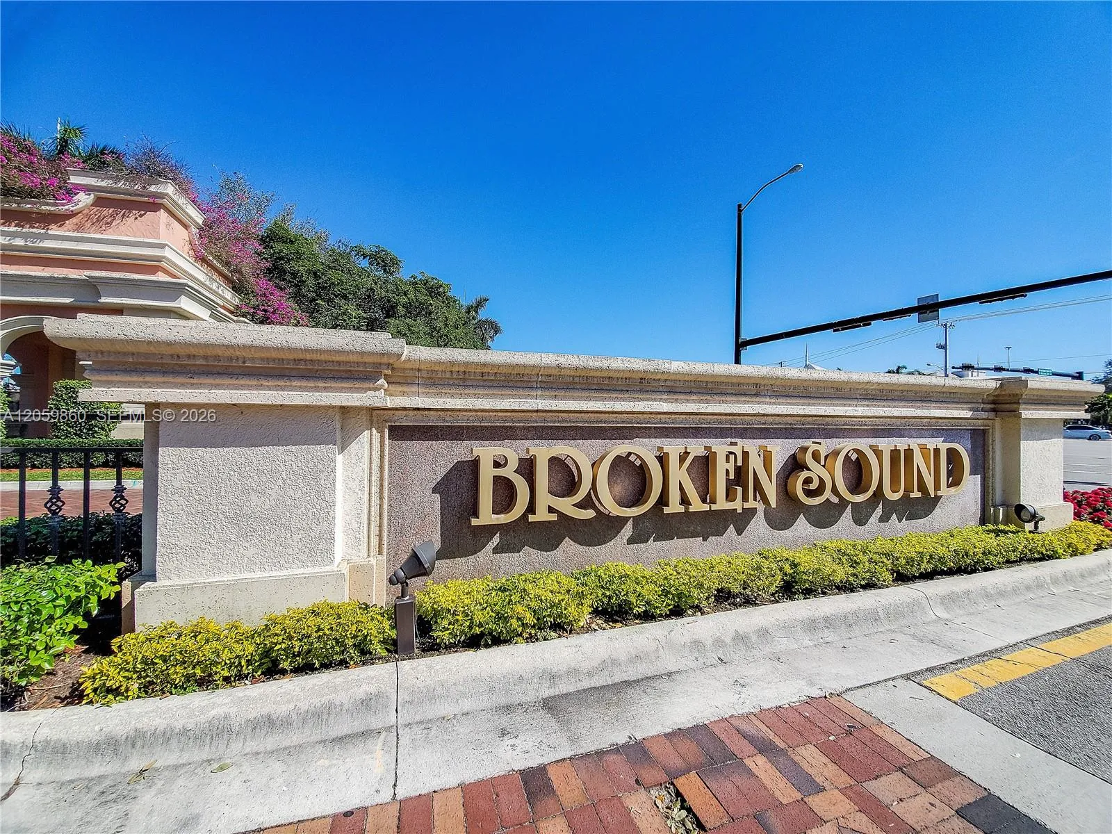 Foto de propiedad en 2449 NW 64th Street, Boca Raton, FL 33496 Boca Raton con MLS# 