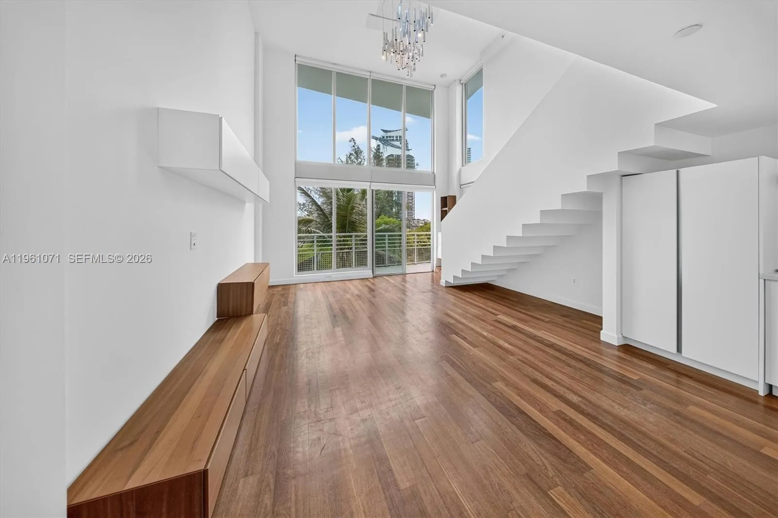 Foto de propiedad en 245 Michigan Avenue LP-4, Miami Beach, FL 33139 Miami Beach con MLS# 