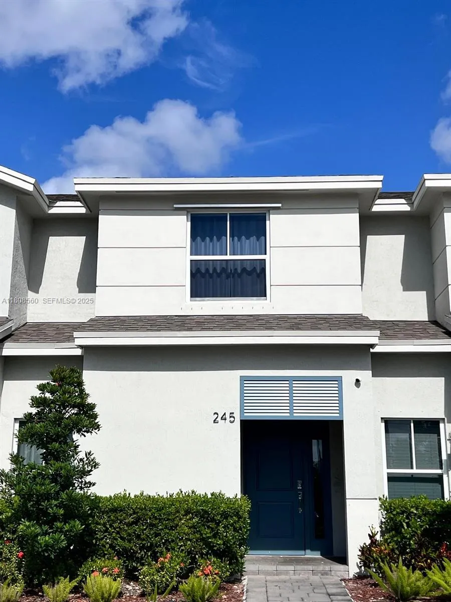 Foto de propiedad en 245 NE 3rd Court, Florida City, FL 33034 Florida City con MLS# 