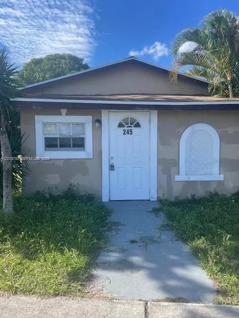 Foto de propiedad en 245 NW 6th Avenue, Dania Beach, FL 33004 Dania Beach con MLS# 
