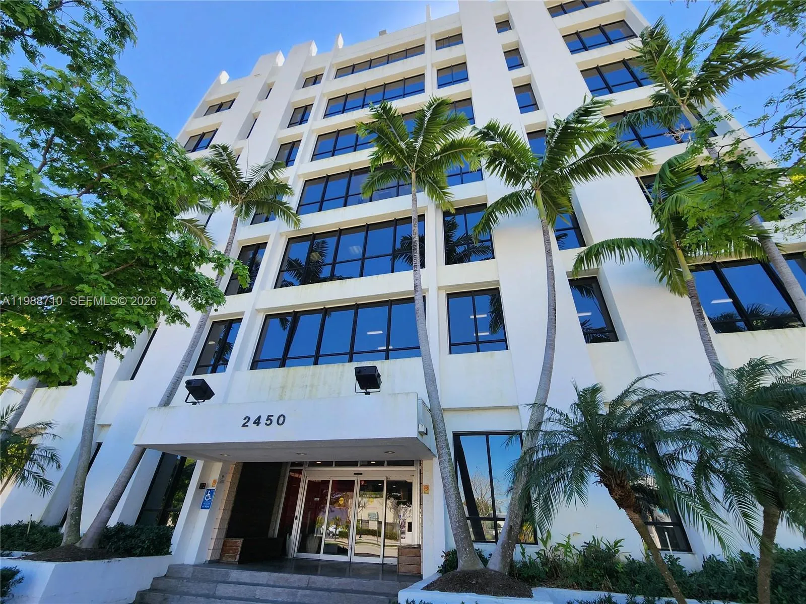 Foto de propiedad en 2450 Hollywood Boulevard CU404, Hollywood, FL 33020 Hollywood con MLS# 