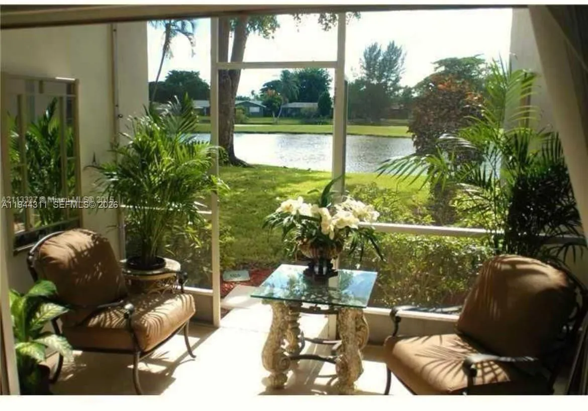 Foto de propiedad en 2451 SW 82nd Avenue 106, Davie, FL 33324 Davie con MLS# 