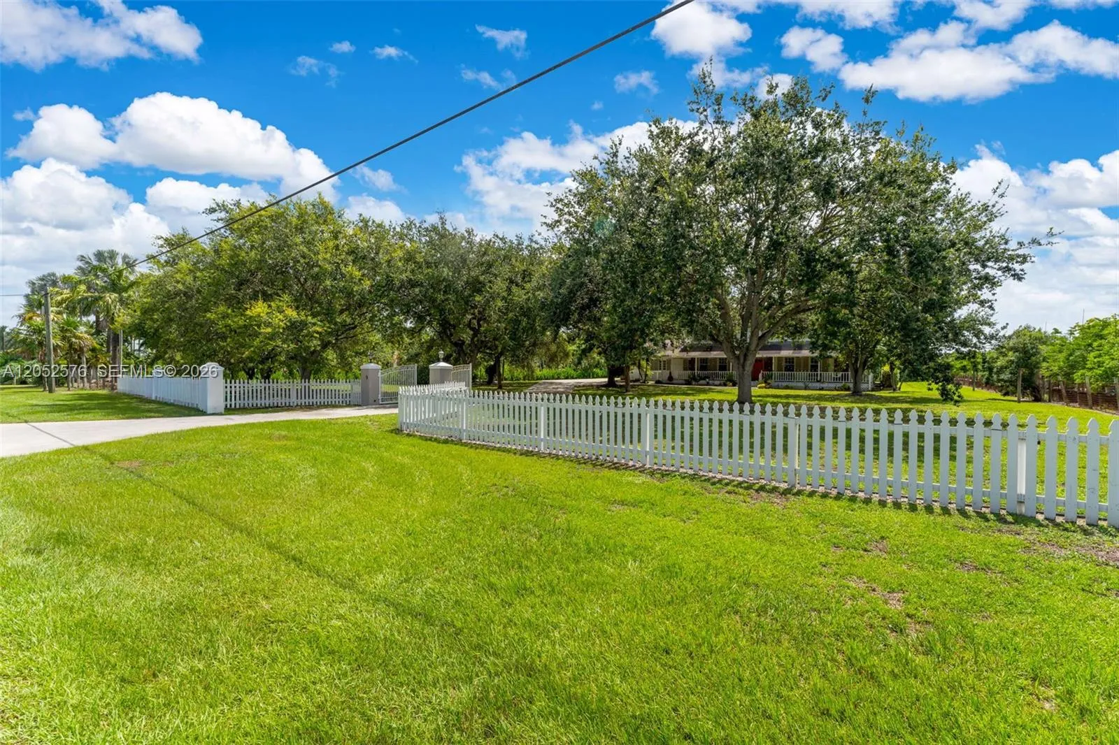 Foto de propiedad en 24545 SW 192nd Avenue, Homestead, FL 33031 Homestead con MLS# 