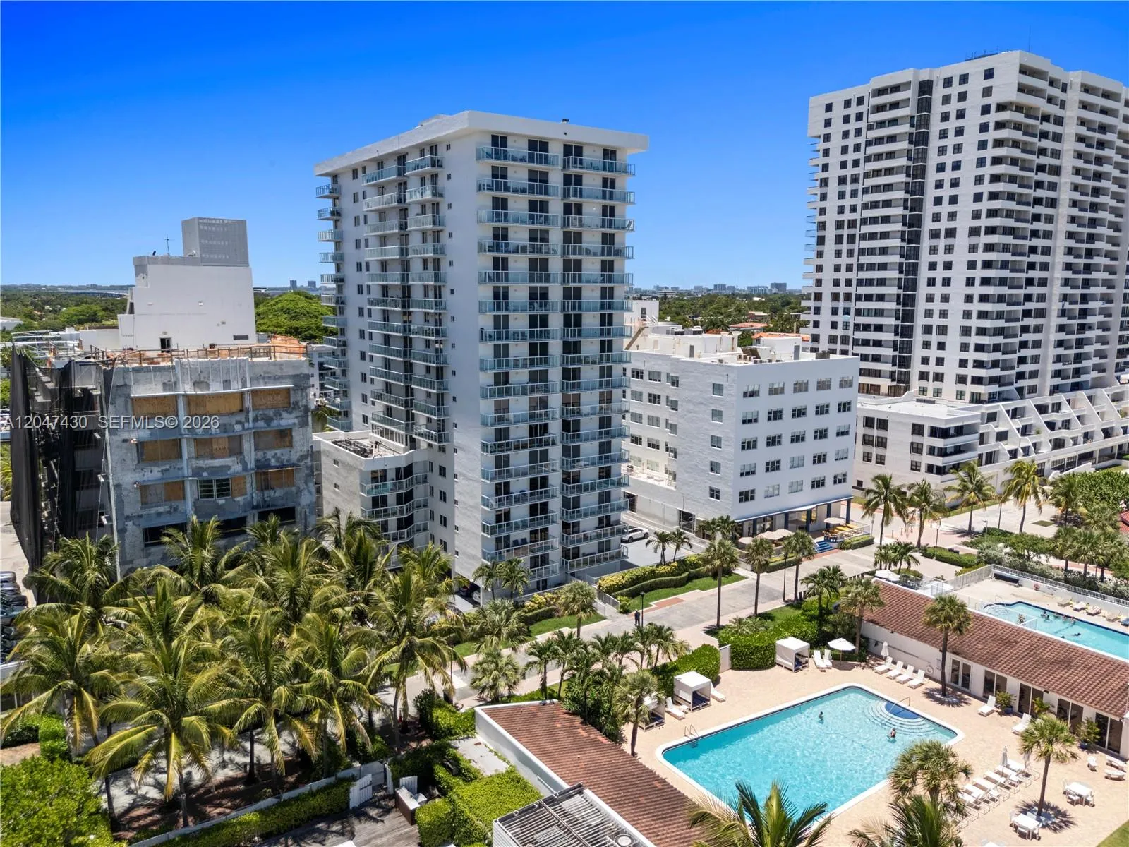 Foto de propiedad en 2457 Collins Avenue 406, Miami Beach, FL 33140 Miami Beach con MLS# 