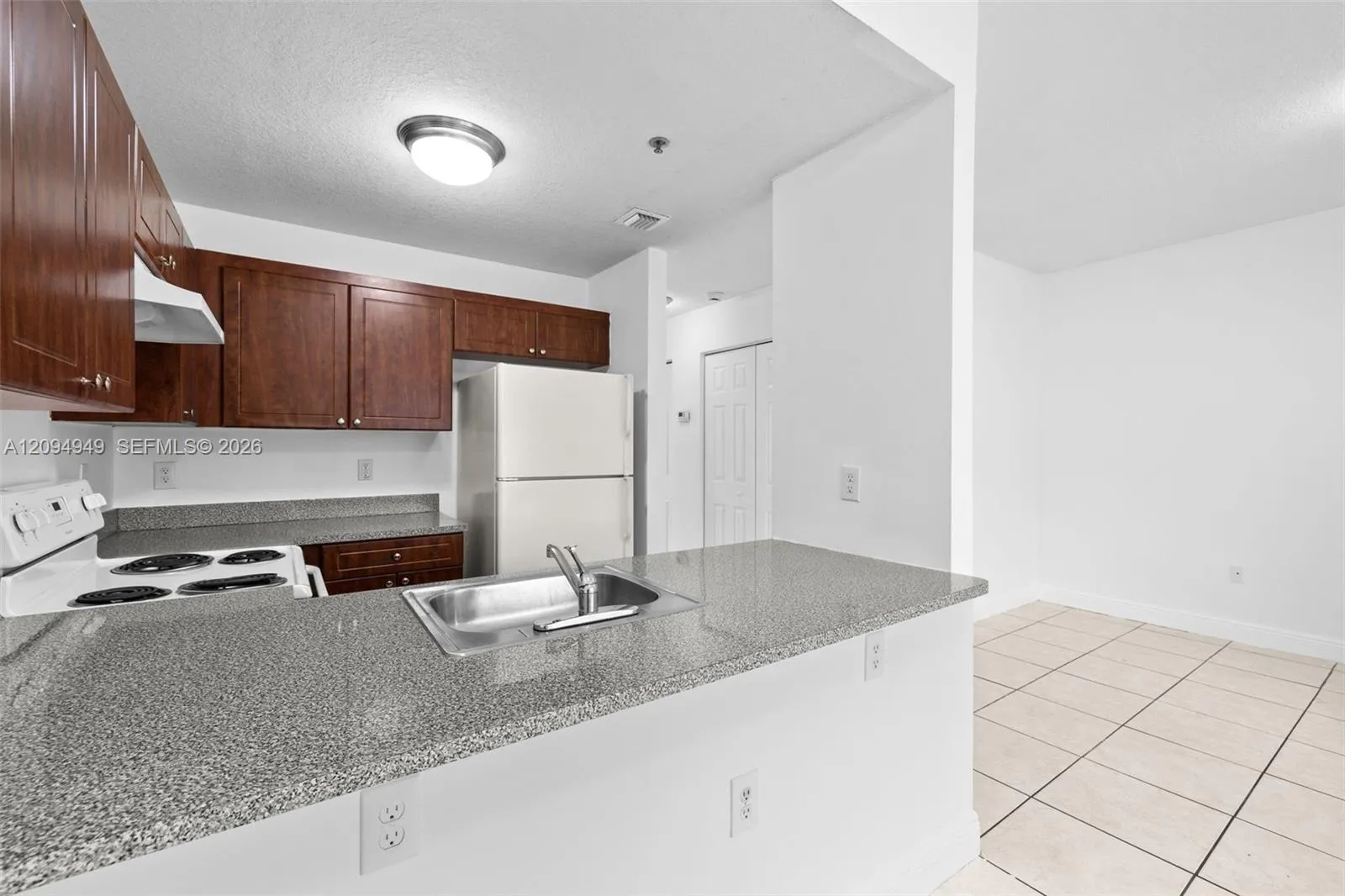 En Renta 2461 W 78th Street 103, Hialeah, FL 33016, Hialeah, FL 33016