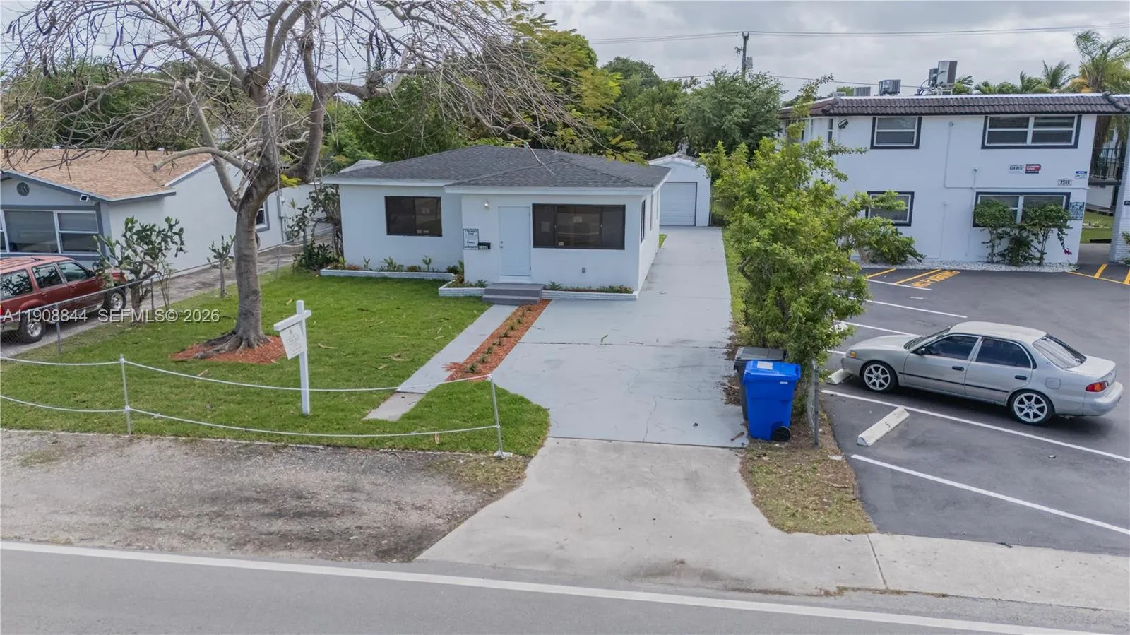 Foto de propiedad en 2462 Johnson Street, Hollywood, FL 33020 Hollywood con MLS# 