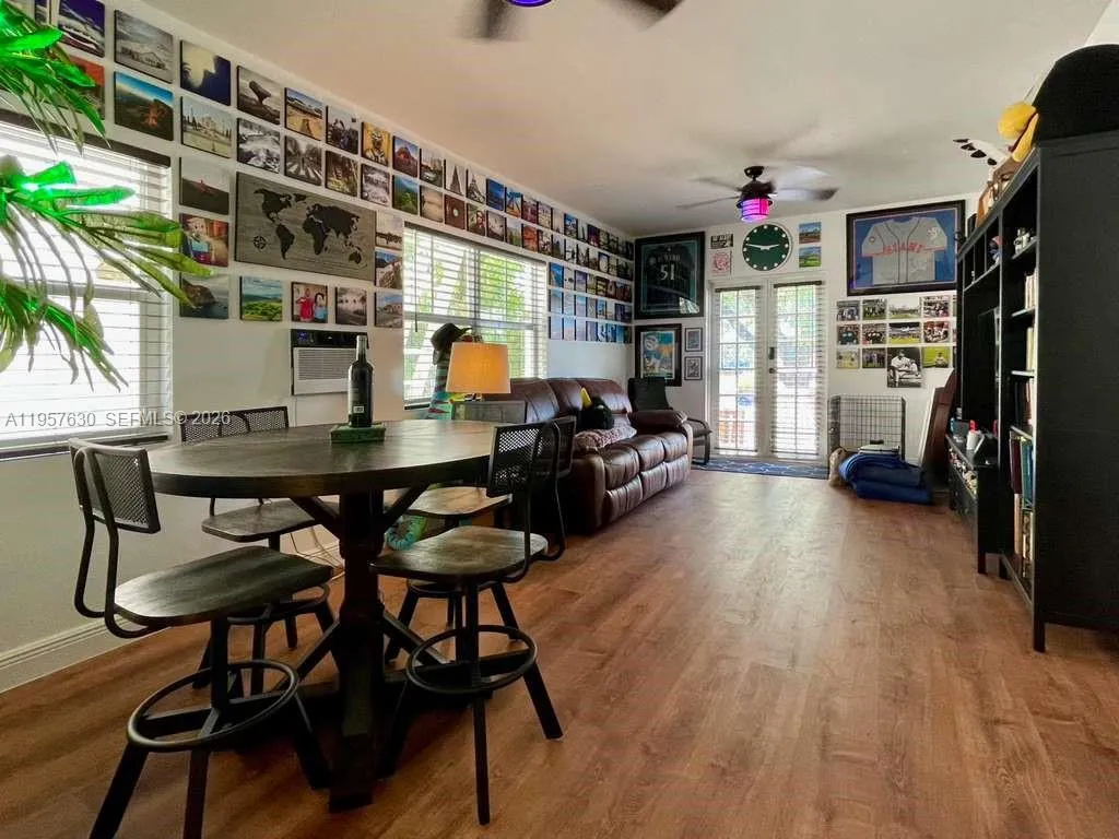 Foto de propiedad en 2463 Pine Tree Drive 4, Miami Beach, FL 33140 Miami Beach con MLS# 