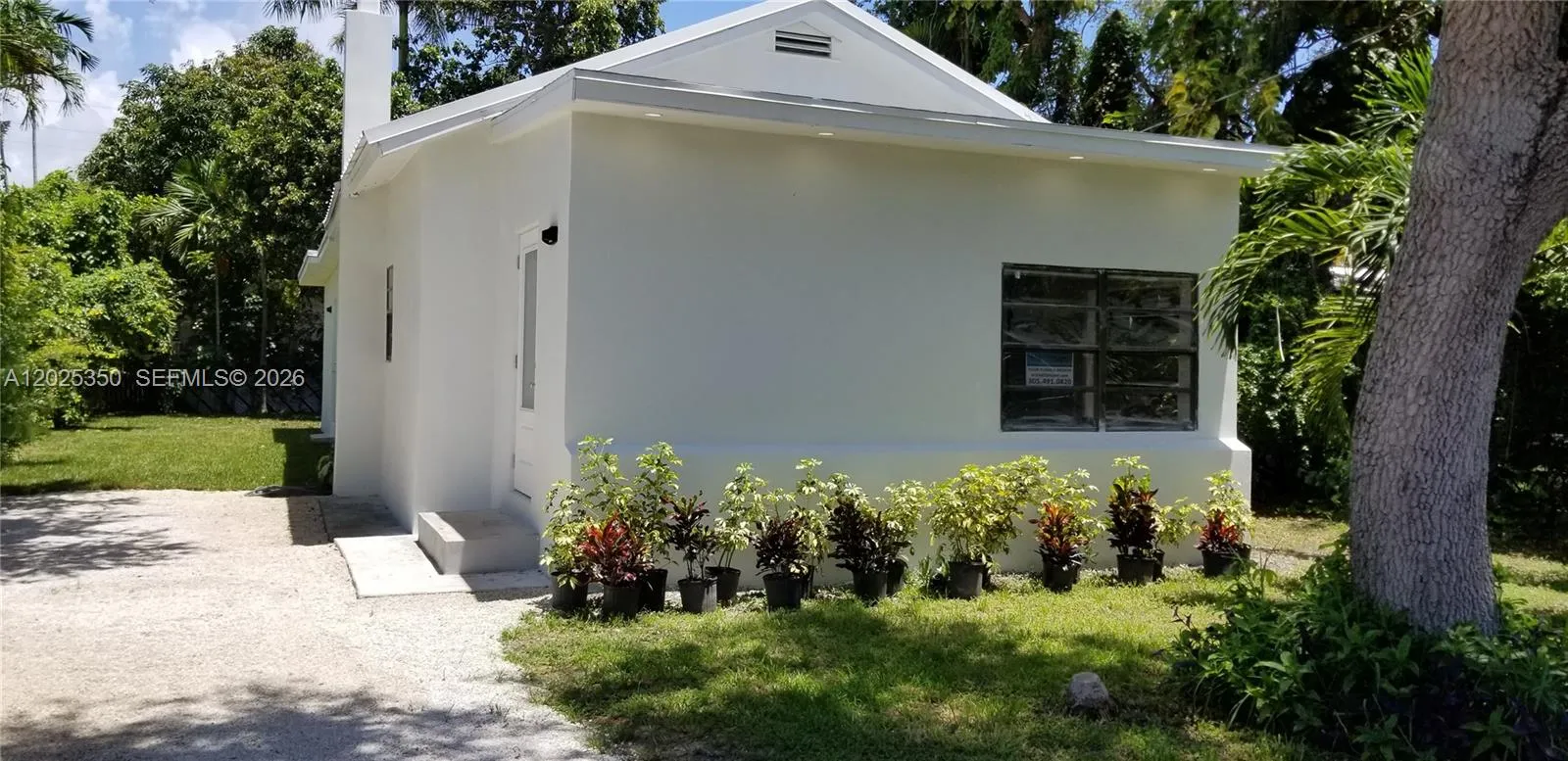 Foto de propiedad en 2465 NE 184th Street, North Miami Beach, FL 33160 North Miami Beach con MLS# 