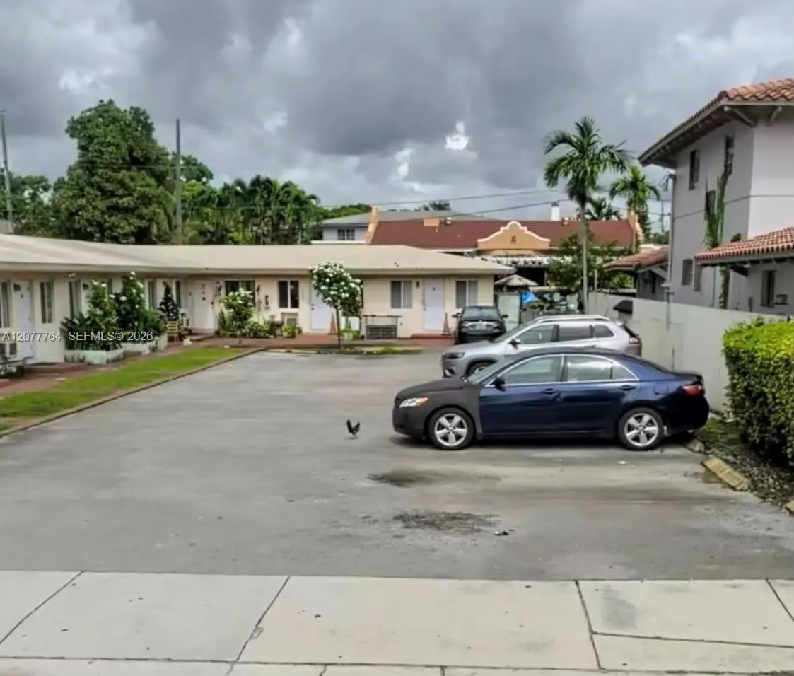 Foto de propiedad en 2465 W Flagler Street 6, Miami, FL 33135 Miami con MLS# 