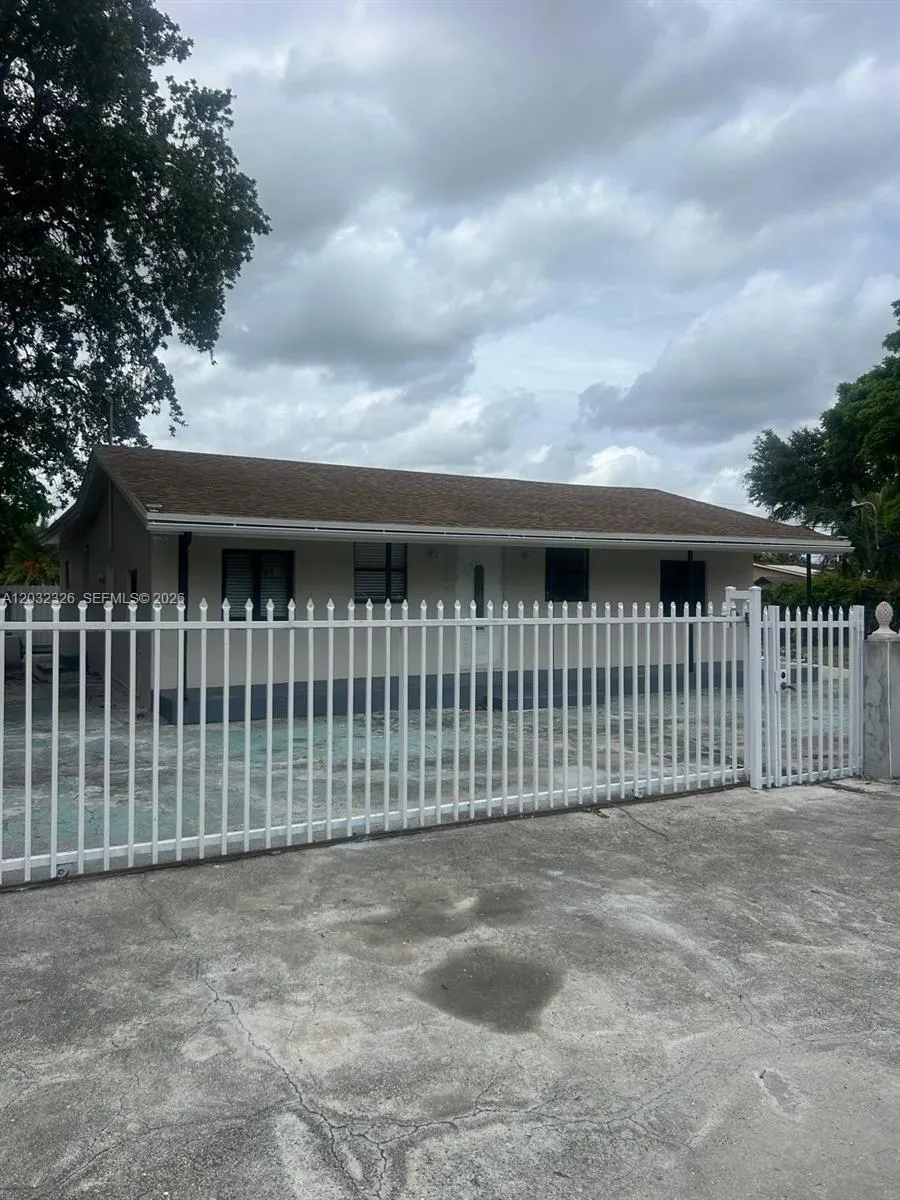 En Venta 2467 NW 103rd Street, Miami, FL 33147, Miami, FL 33147