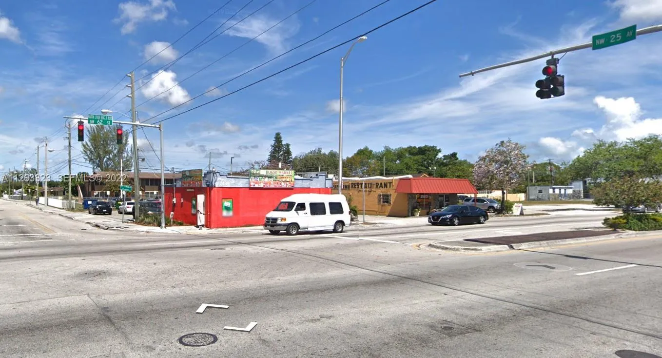 Foto de propiedad en 2467 NW 62nd Street, Miami, FL 33147 Miami con MLS# 
