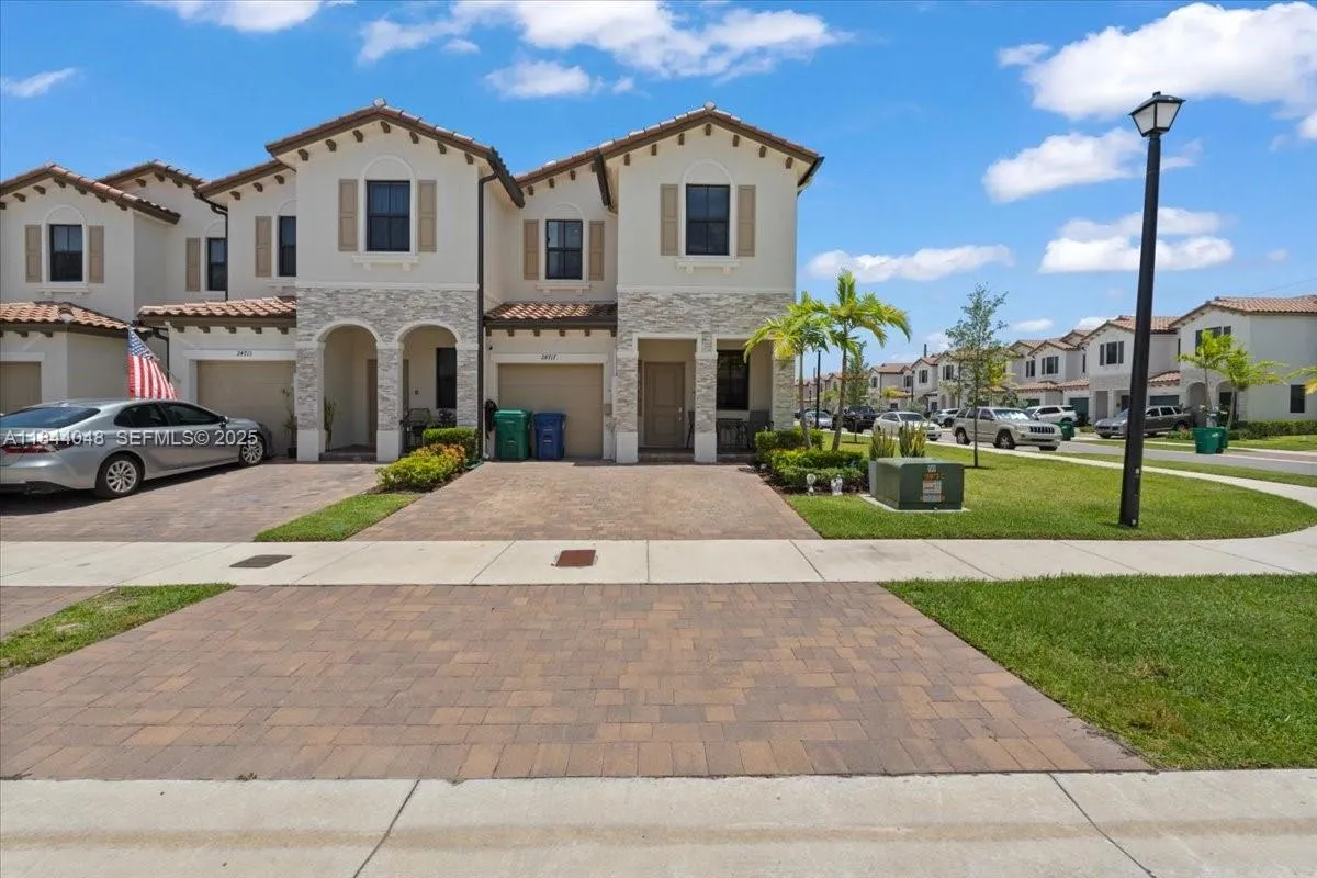 Foto de propiedad en 24717 SW 119th Place, Homestead, FL 33032 Homestead con MLS# 