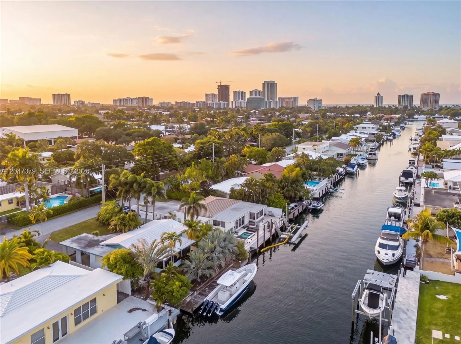 Foto de propiedad en 2472 SE 13th Court, Pompano Beach, FL 33062 Pompano Beach con MLS# 