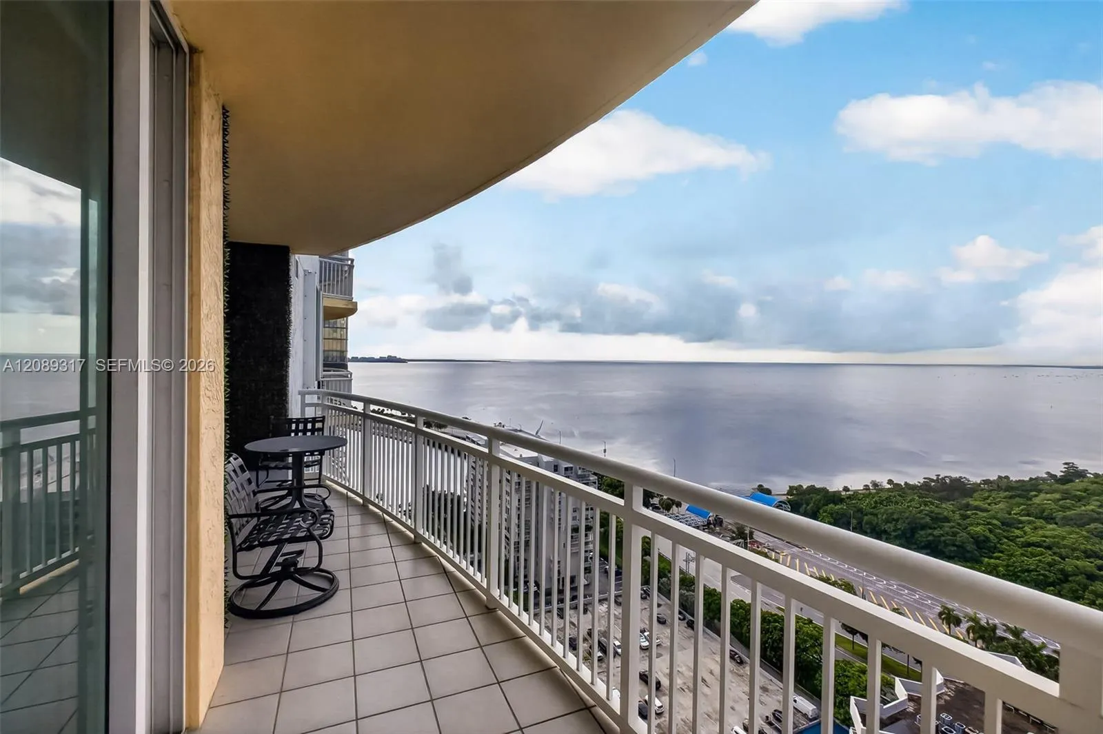 Foto de propiedad en 2475 Brickell Avenue 2401, Miami, FL 33129 Miami con MLS# 