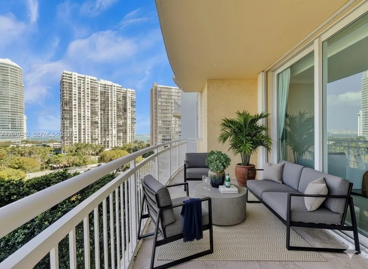 Foto de propiedad en 2475 Brickell Avenue 804, Miami, FL 33129 Miami con MLS# 