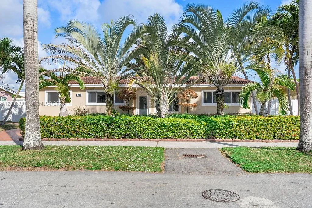En Venta 2475 NE 214th Street, Aventura, FL 33180, Aventura, FL 33180