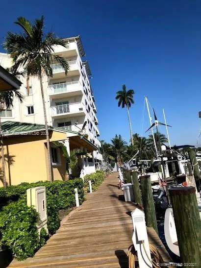 En Renta 2475 NW 16 Street Road 215, Miami, FL 33125, Miami, FL 33125