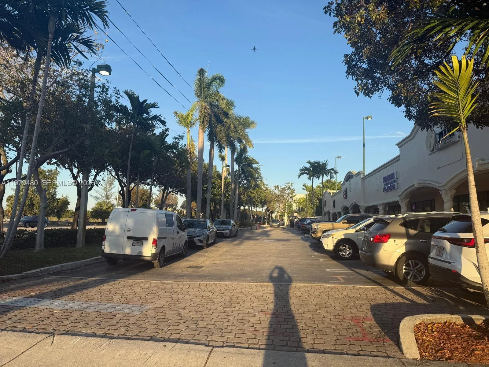 Foto de propiedad en 2475 NW 95th Avenue 1 and 2, Doral, FL 33172 Doral con MLS# 