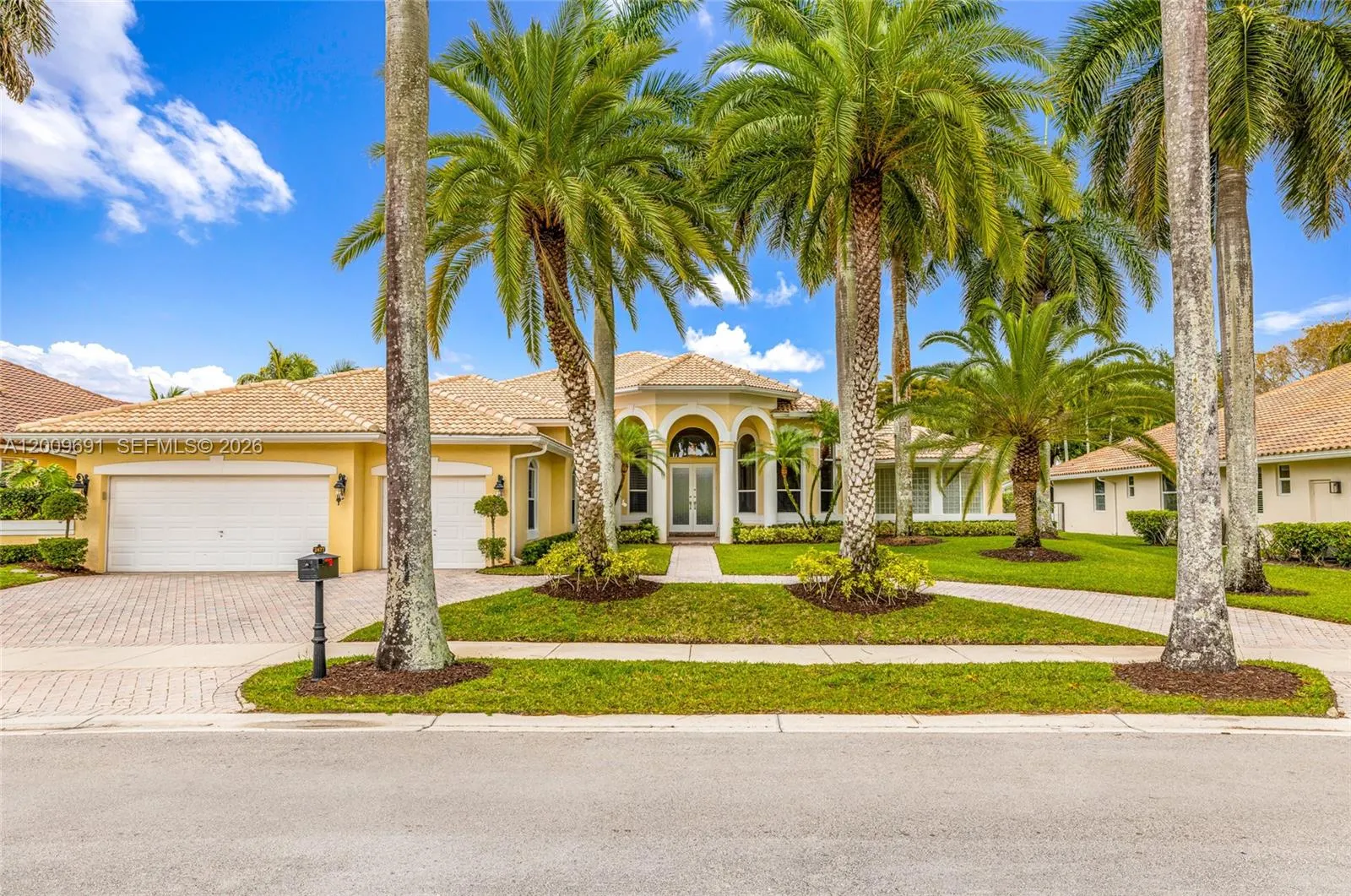 Foto de propiedad en 2477 Poinciana Drive, Weston, FL 33327 Weston con MLS# 