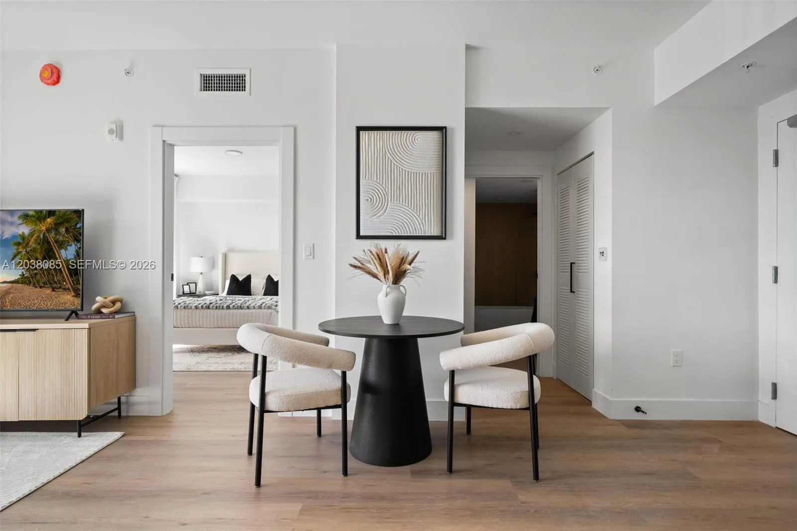 Foto de propiedad en 2479 NE 192nd Street 306, Miami, FL 33180 Miami con MLS# 