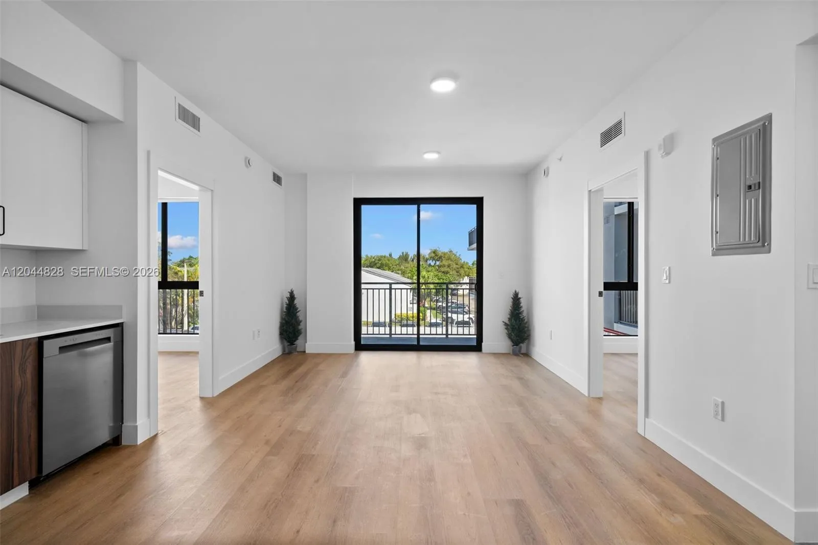 Foto de propiedad en 2479 NE 192nd Street 308, Miami, FL 33180 Miami con MLS#