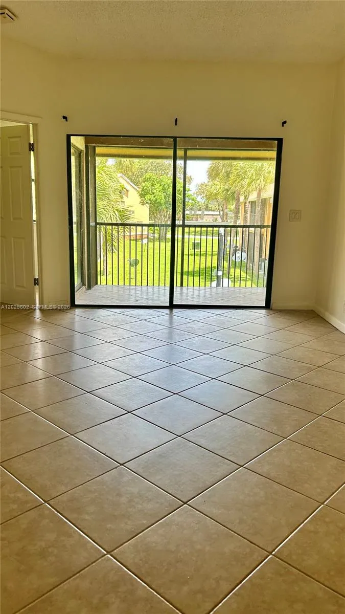 Alquilada 2481 NW 56th Avenue 6-16, Lauderhill, FL 33313, Lauderhill, FL 33313