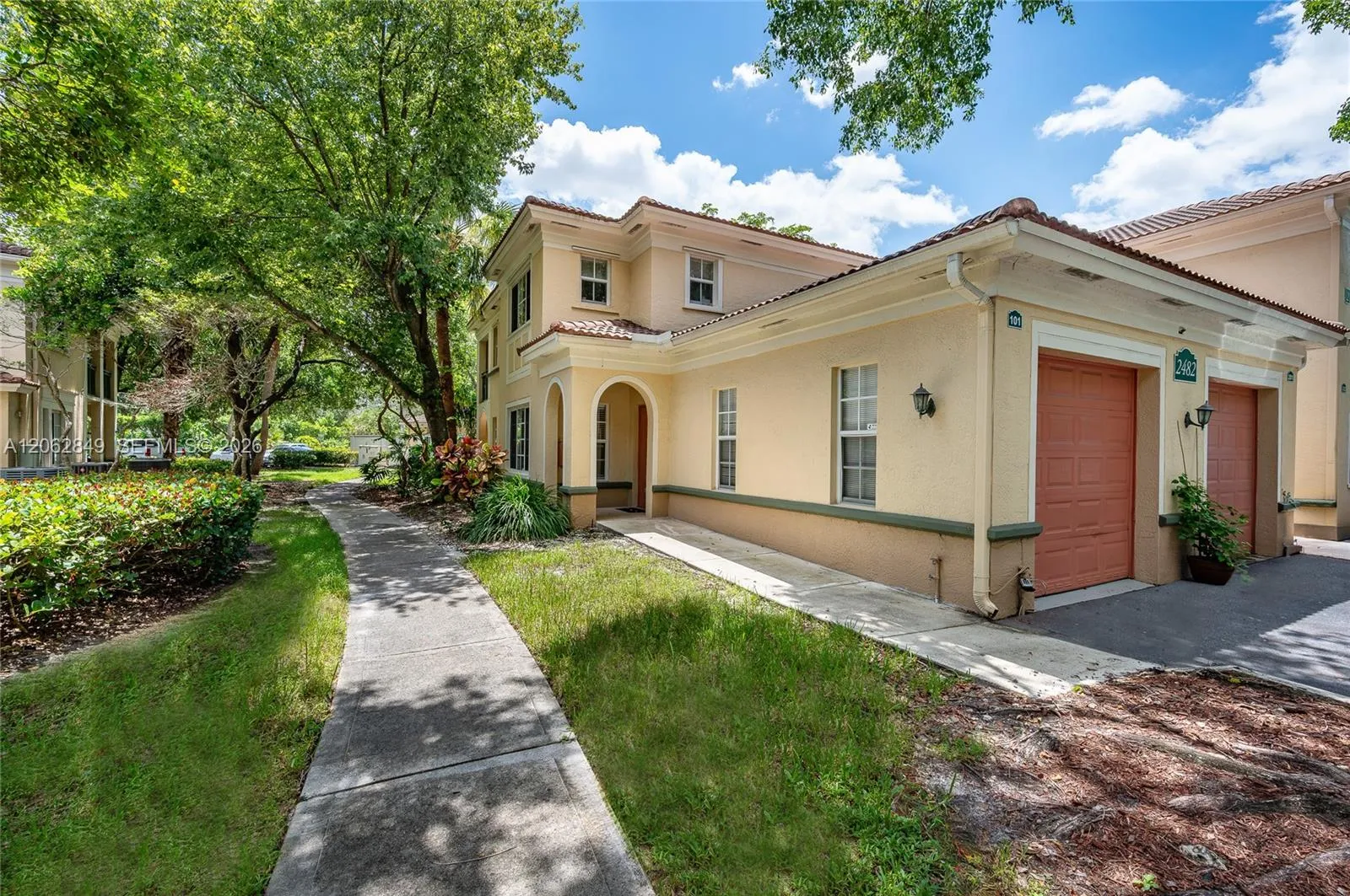 Foto de propiedad en 2482 Centergate Drive 101, Miramar, FL 33025 Miramar con MLS# 
