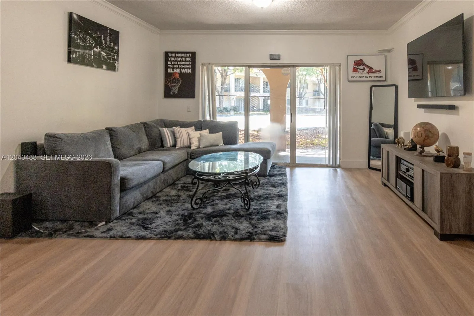 Foto de propiedad en 2482 Centergate Drive 104, Miramar, FL 33025 Miramar con MLS# 