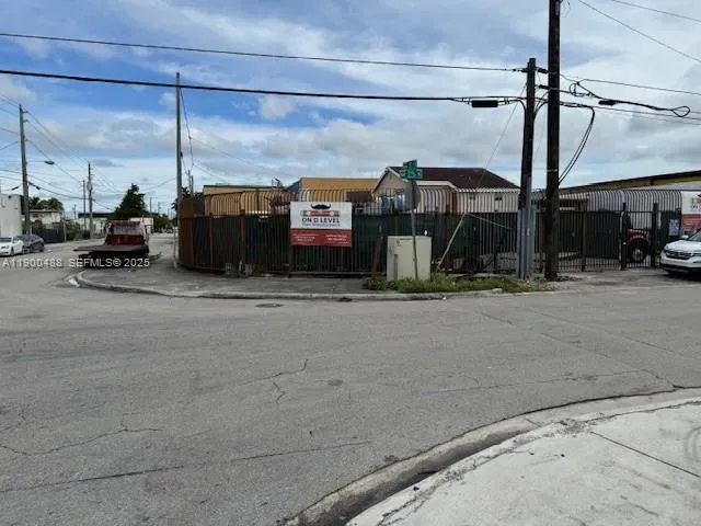 En Venta 2484 NW 21st Terrace, Miami, FL 33142, Miami, FL 33142